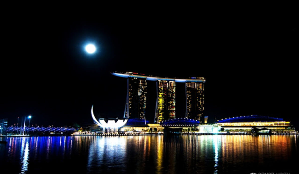 The Weekly Frame – Moonrise at Marina